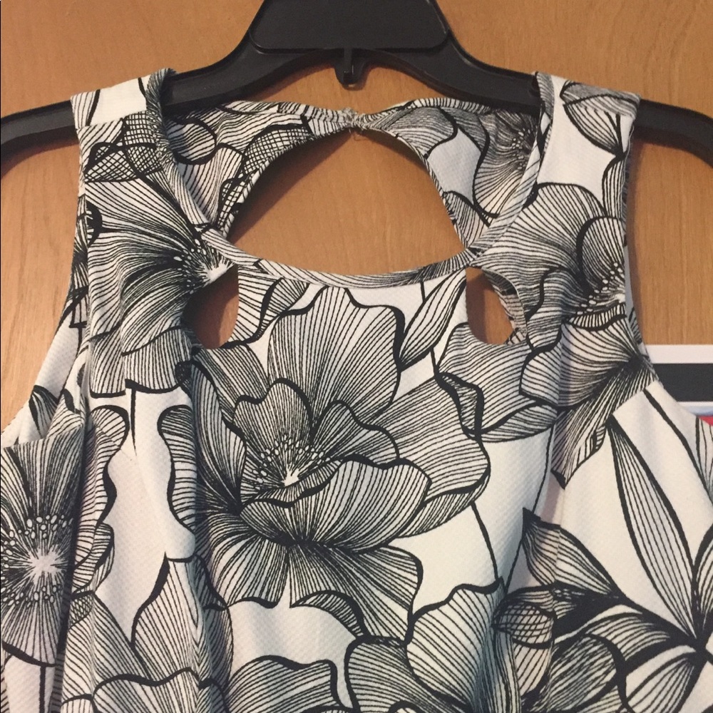 Danny & Nicole Black/White Floral Dress - Picture 4 of 5